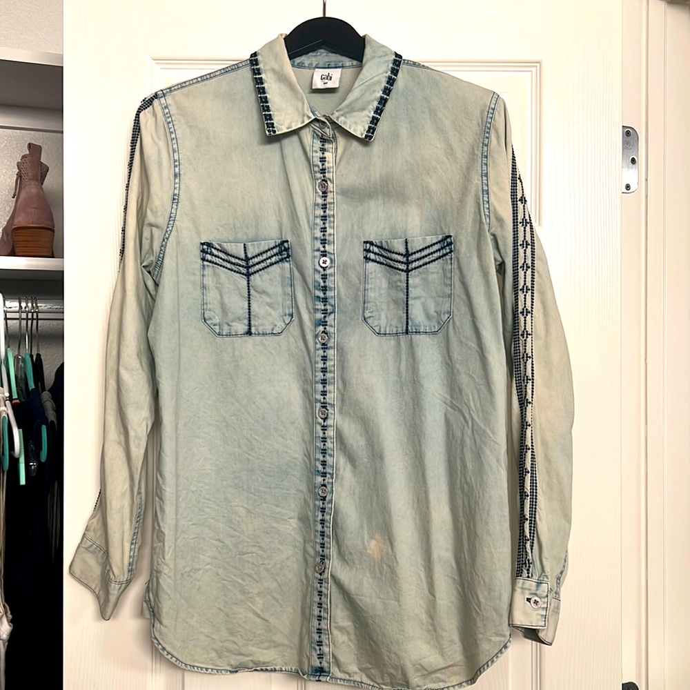CAbi Size Medium 5058 Bardot Chambray Blue Faded Denim Embroidered Shirt!